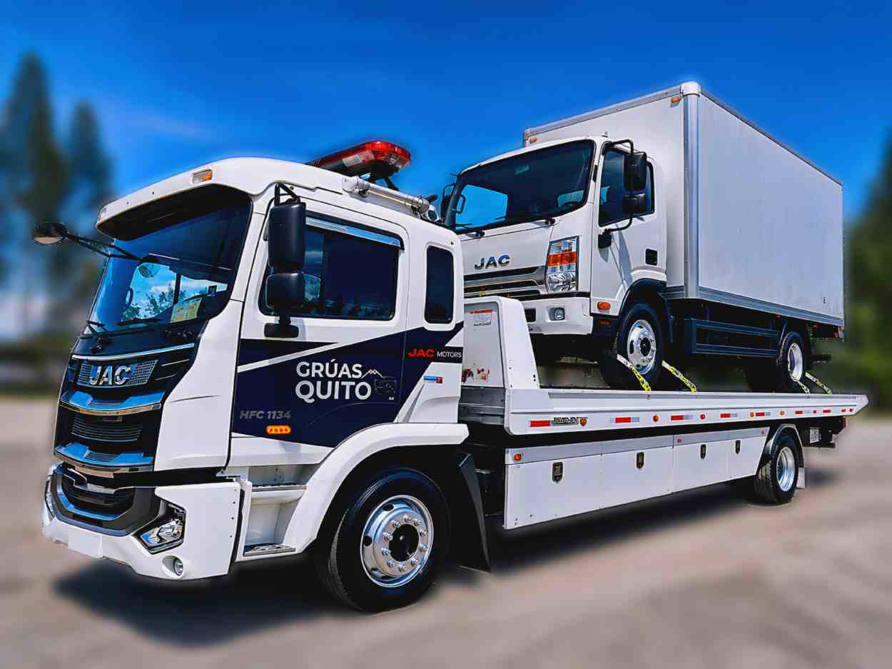 Servicio de grúas pesadas para camiones y buses en Quito